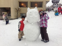 ゲレンデ開きの時、雪だるまと！