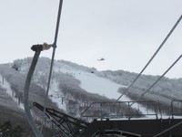 国際上空にヘリコプター