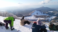 新雪の国際スキーゲレンデ頂上