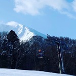 雄大なる大山を滑る